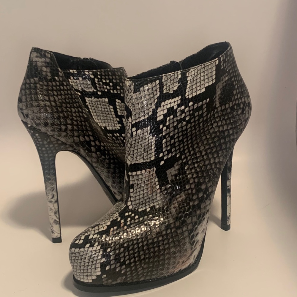 NWOT! Aldo Faux Snakeskin Ankle Boots
